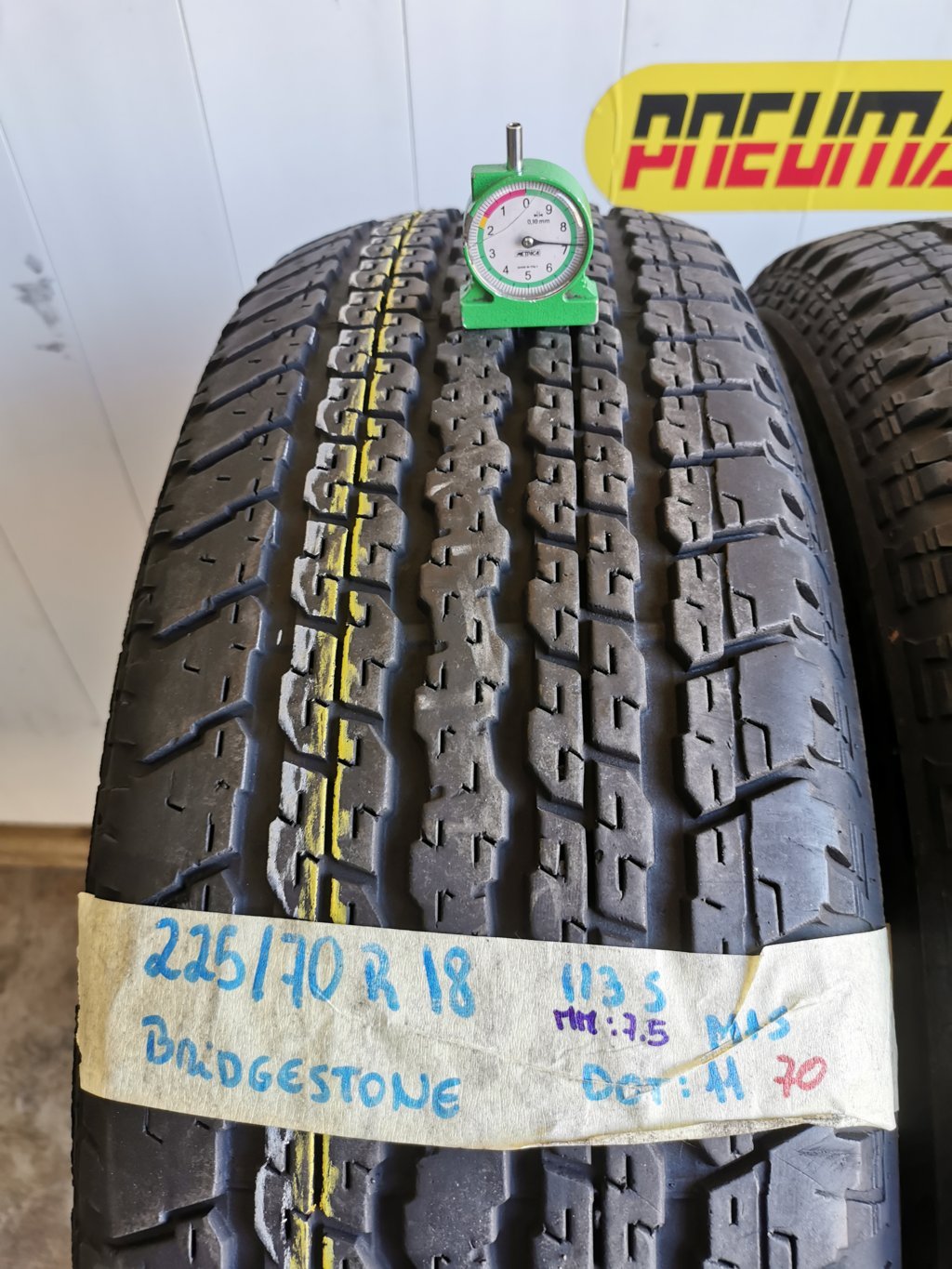 BRIDGESTONE . 225/70 R18 113S ESTIVA