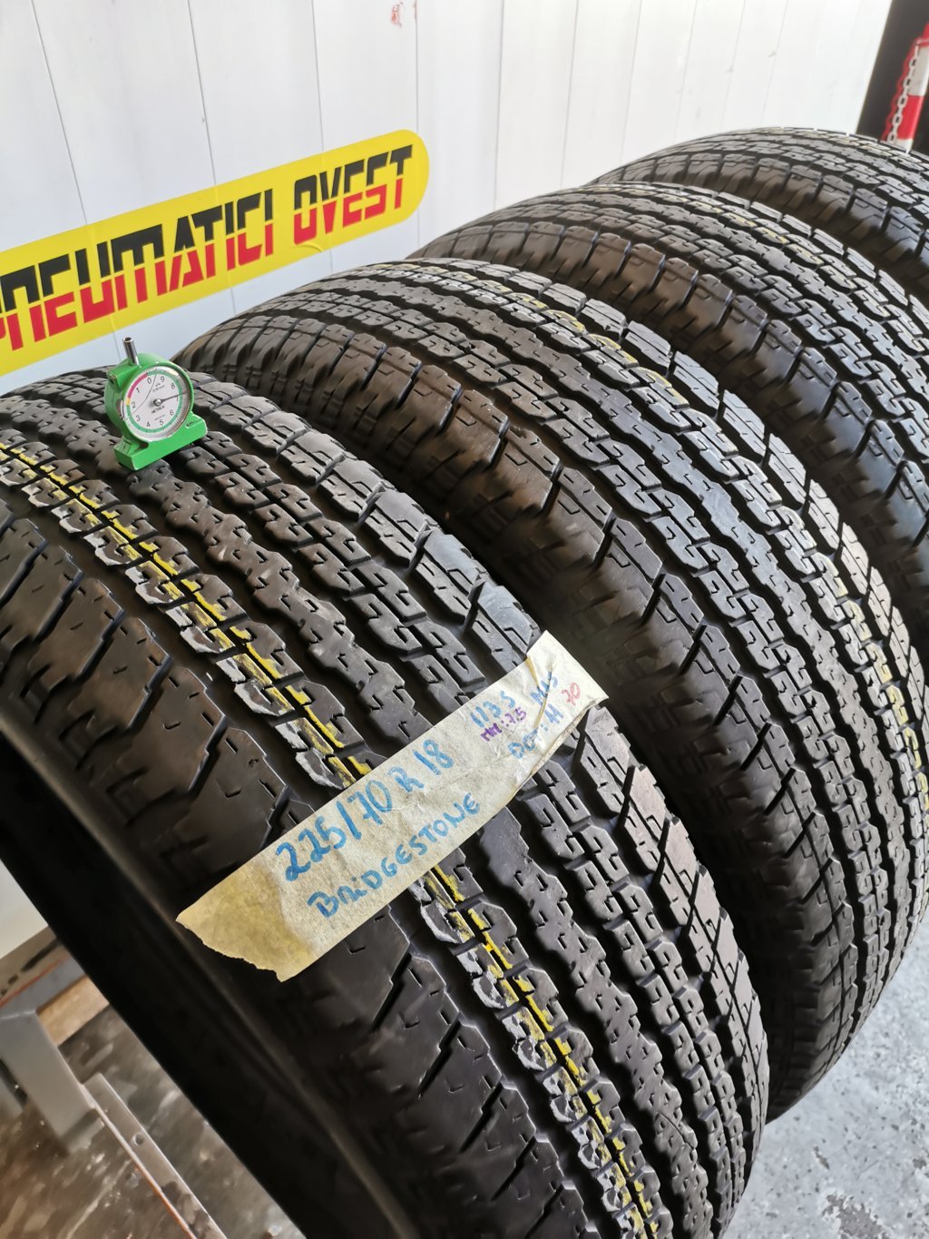 BRIDGESTONE . 225/70 R18 113S ESTIVA