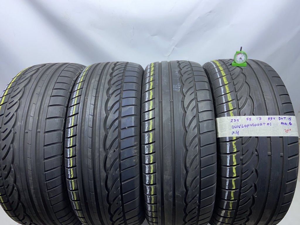 DUNLOP . 235/55 R17 99V ESTIVA