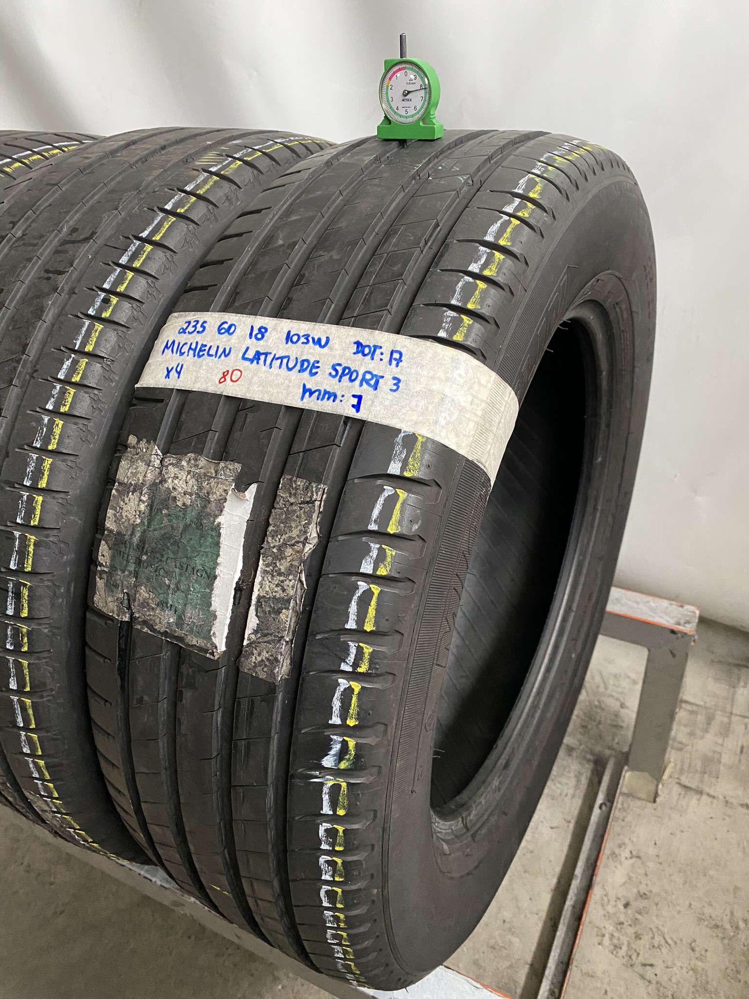 MICHELIN latitude 235/60 R18 103W ESTIVA