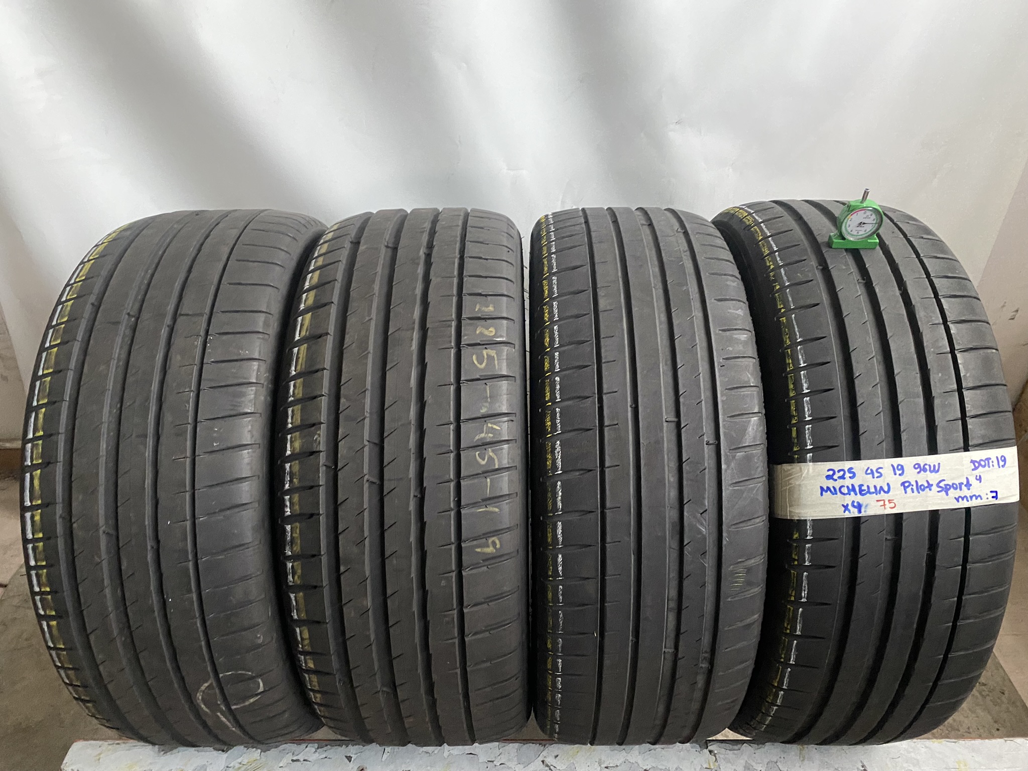 MICHELIN pilot sport4 225/45 R19 96W ESTIVA