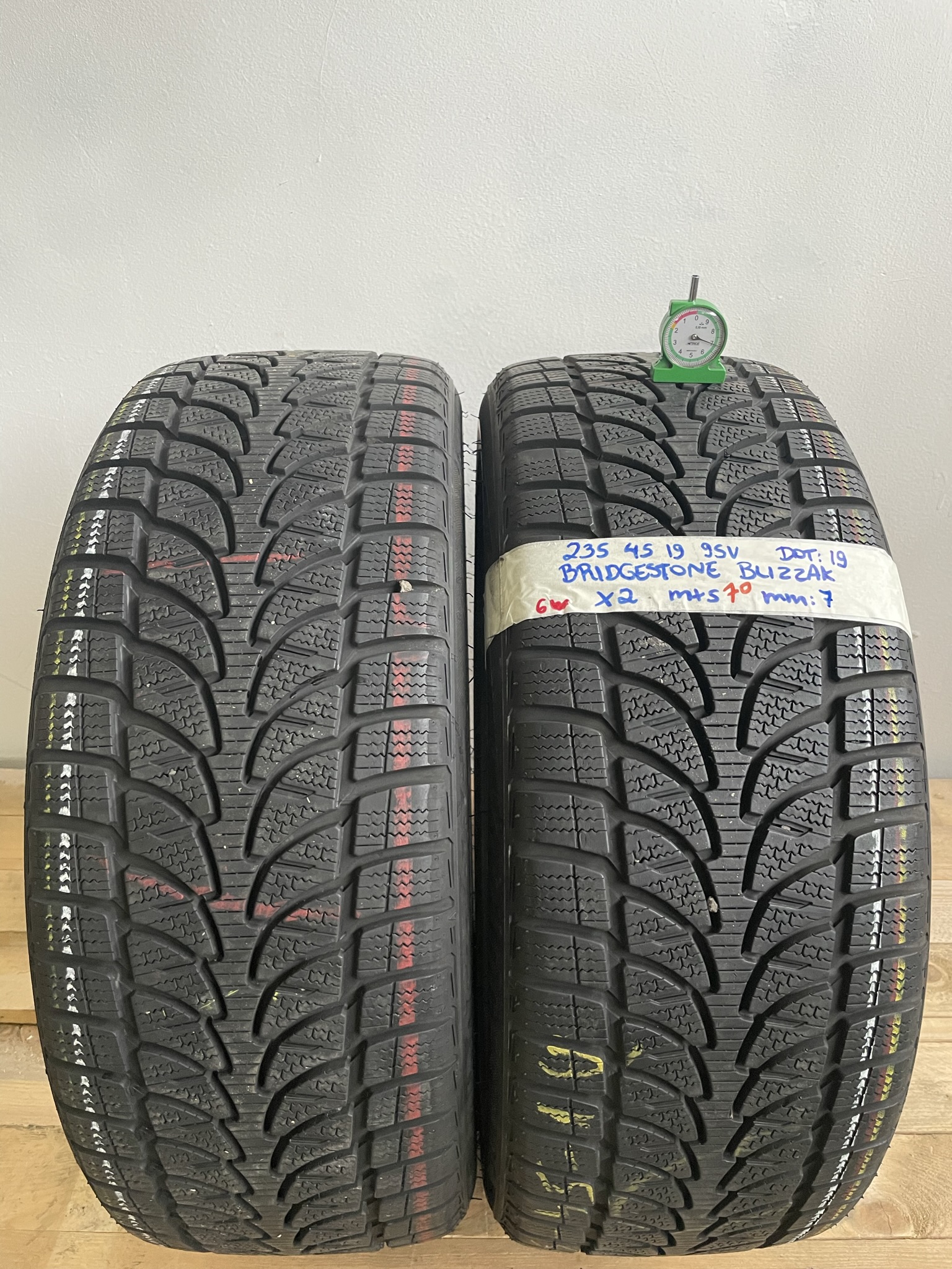 BRIDGESTONE BLIZZAK 235/45 R19 95V INVERNALE