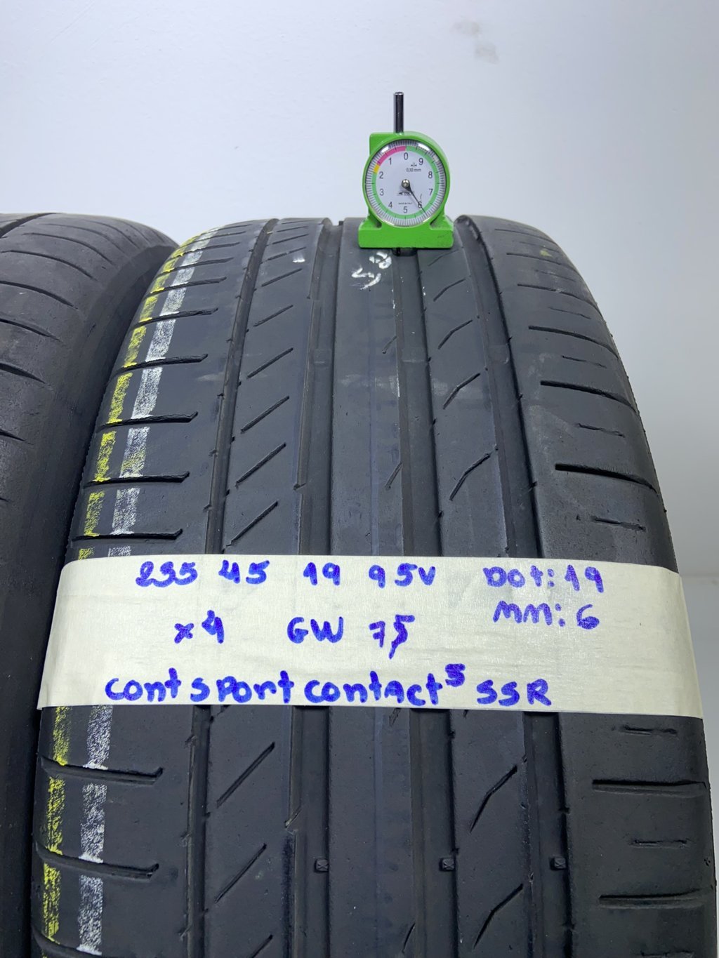 CONTI S. C. 235/45 R19 95V ESTIVA