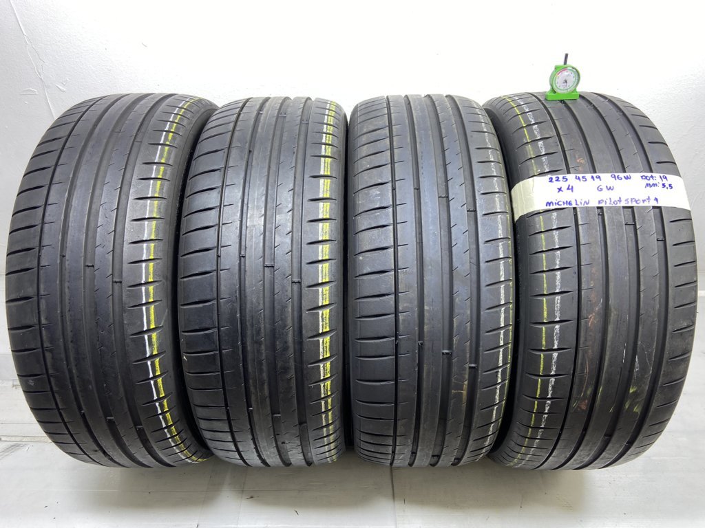 MICHELIN P. S. 225/45 R19 96W ESTIVA