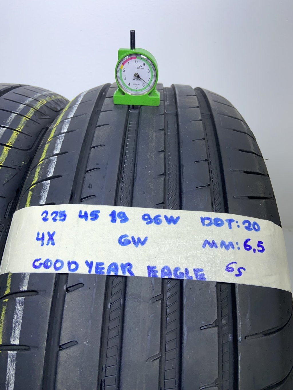 GOODYEAR E. 225/45 R19 96W ESTIVA