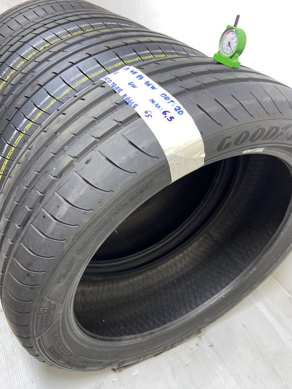 GOODYEAR E. 225/45 R19 96W ESTIVA