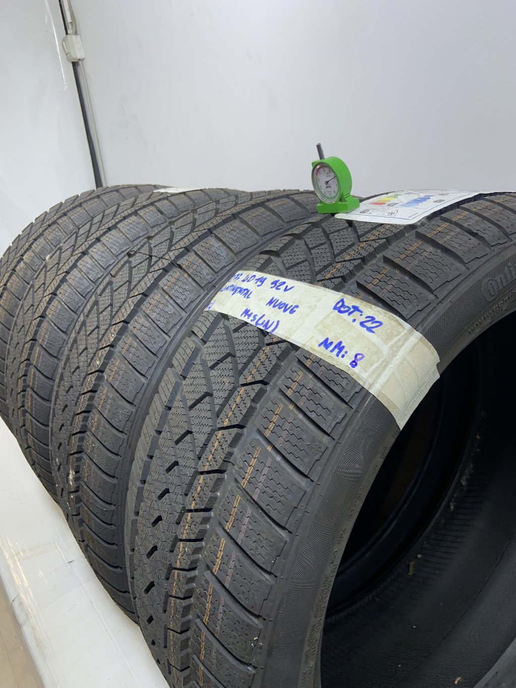 CONTINENTAL INVE. 235/40 R19 92V INVERNALE