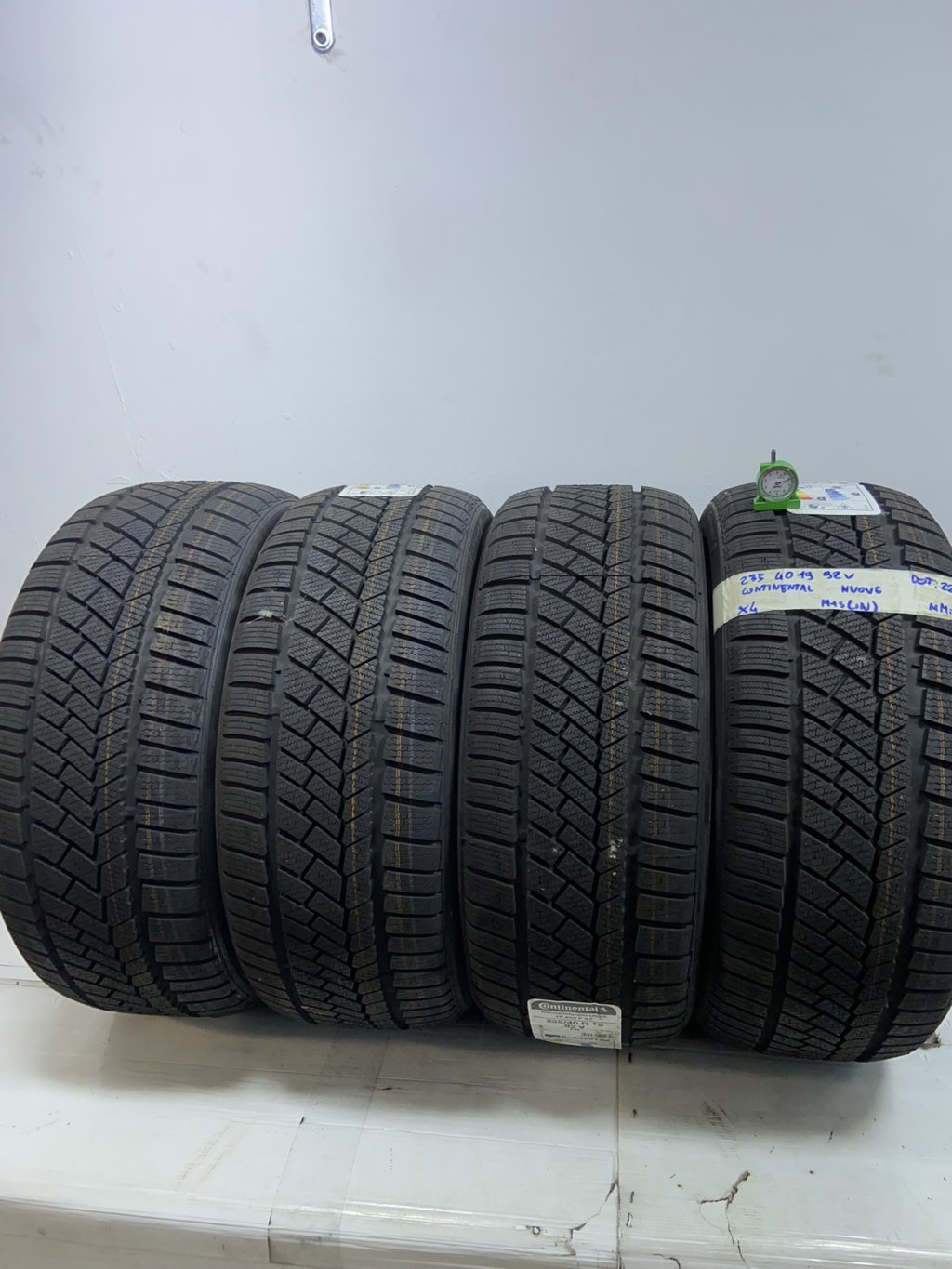 CONTINENTAL INVE. 235/40 R19 92V INVERNALE