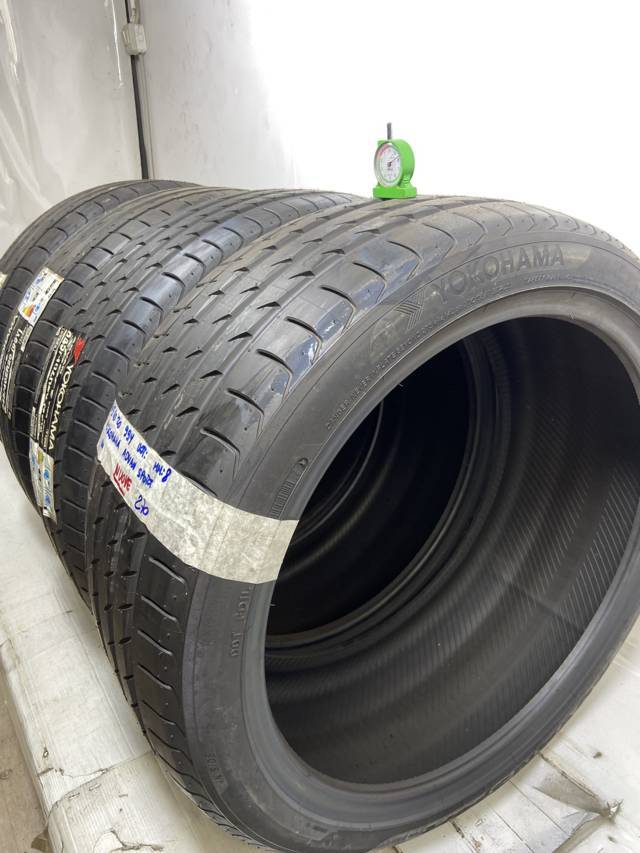 YOKOHAMA . 245/40 R20 99Y ESTIVA