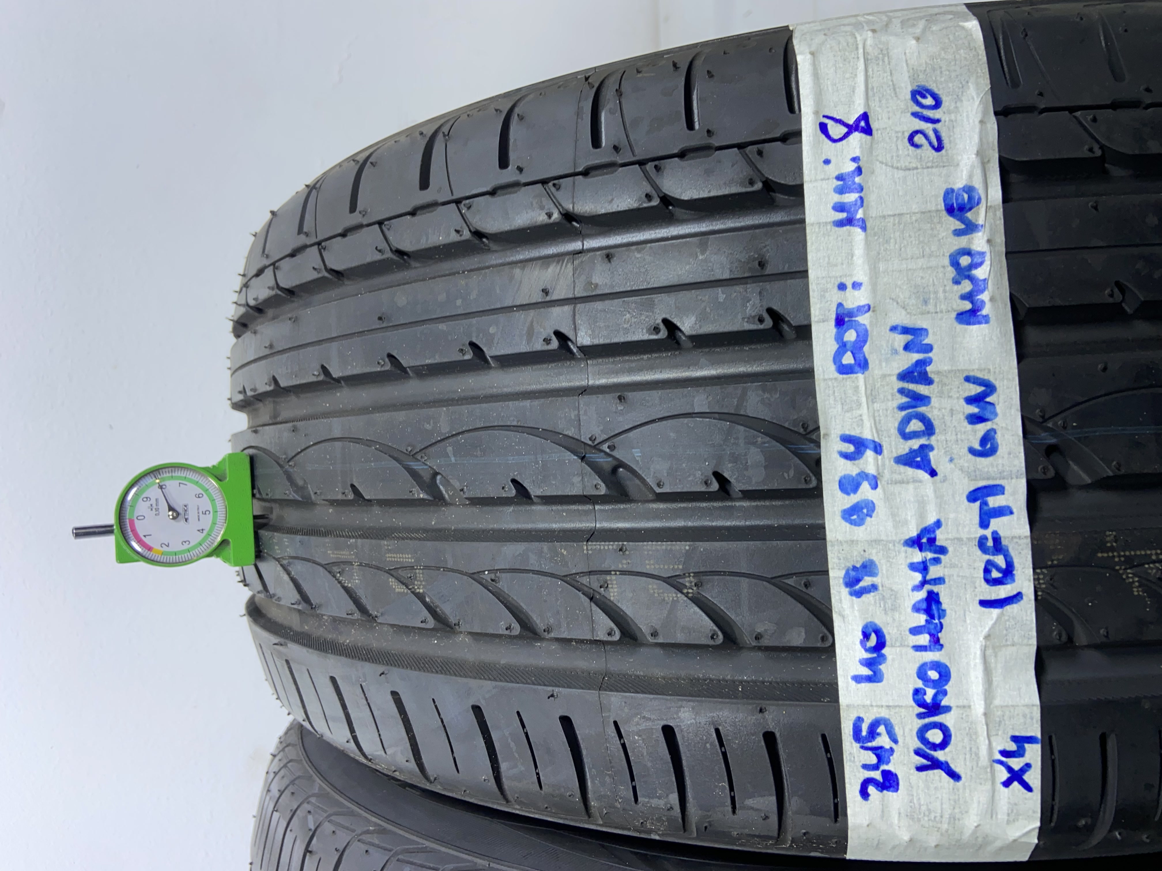 YOKOHAMA . 245/40 R18 99Y ESTIVA