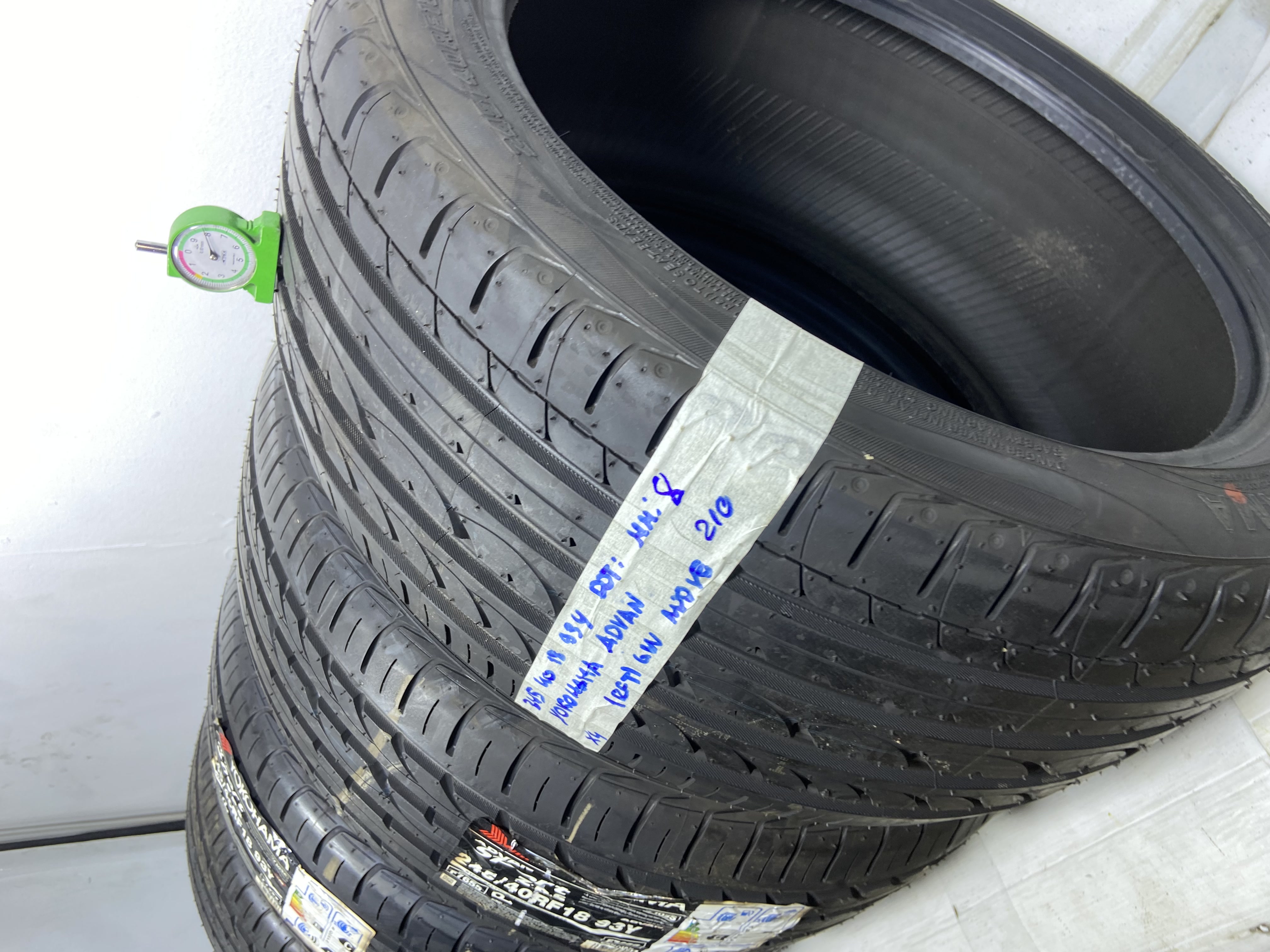 YOKOHAMA . 245/40 R18 99Y ESTIVA