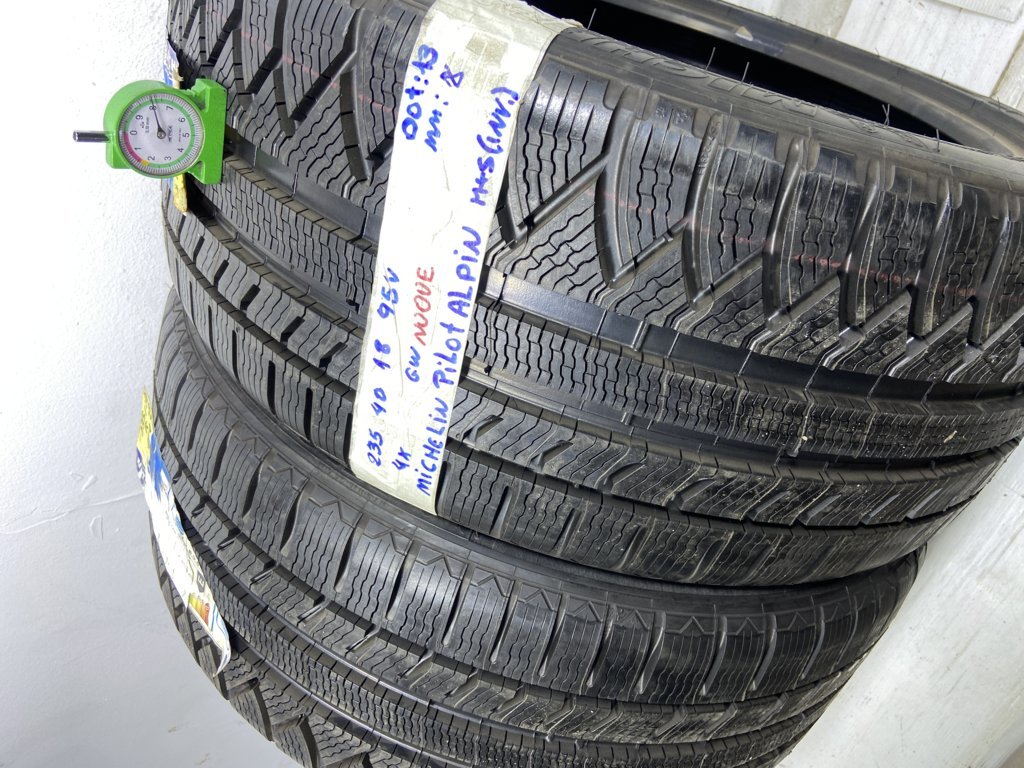 MICHELIN alpin 235/40 R18 6V INVERNALE