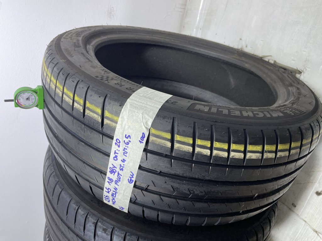 MICHELIN pilot 235/45 R18 98V ESTIVA