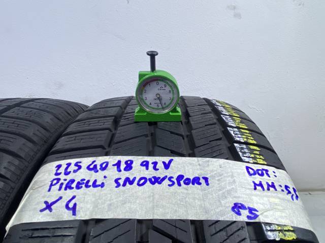 PIRELLI Snow Sport 225/40 R18 92V INVERNALE
