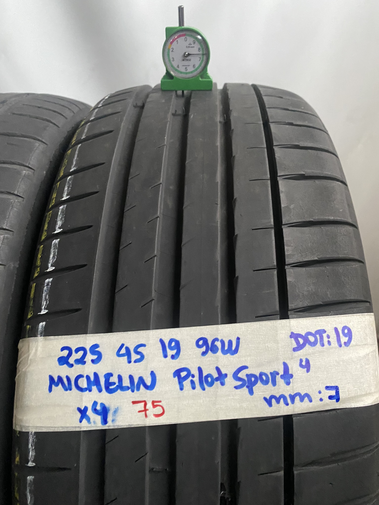 VARIE MARCHE 225/45 R19 96W ESTIVA